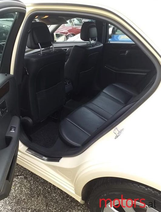 2012' Mercedes-Benz E 200 photo #4