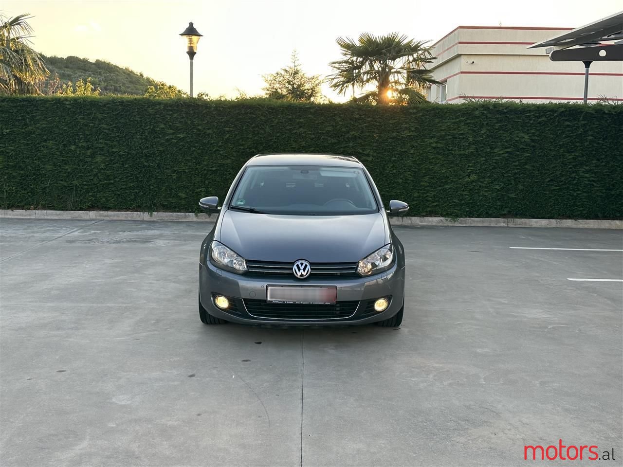 2009' Volkswagen Golf photo #2