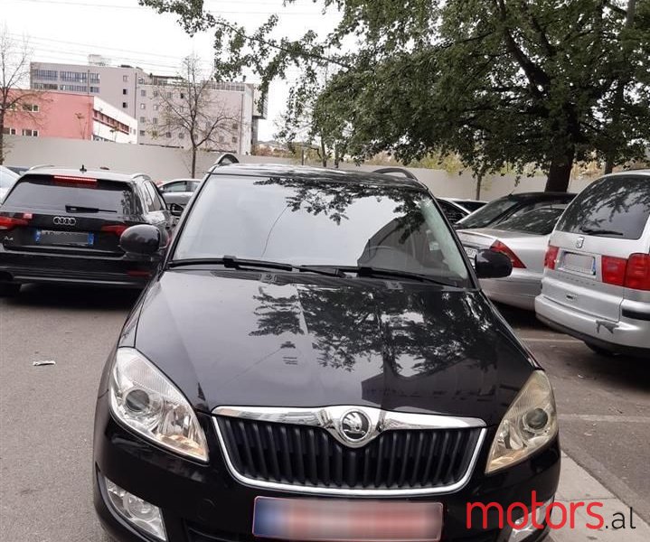 2014' Skoda Fabia photo #2