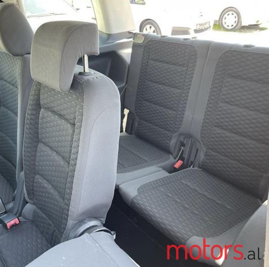 2010' Volkswagen Touran photo #6