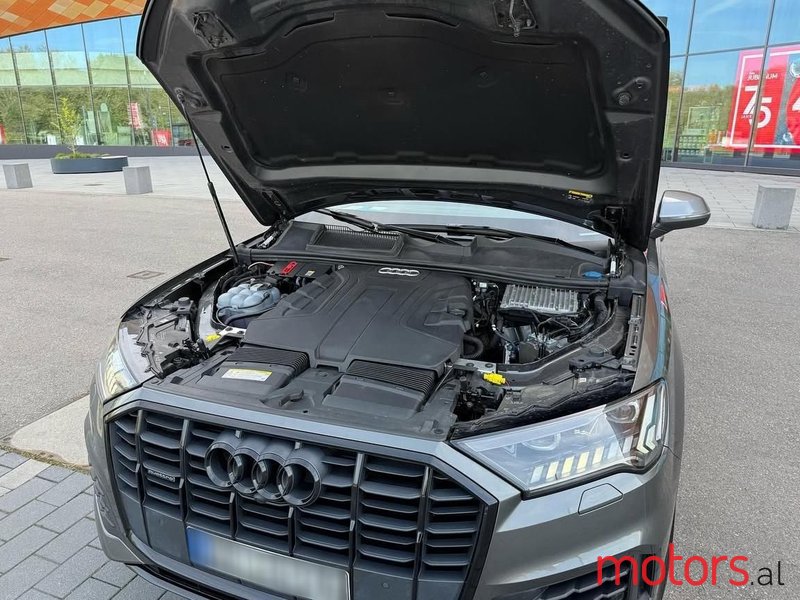 2020' Audi Q7 photo #2