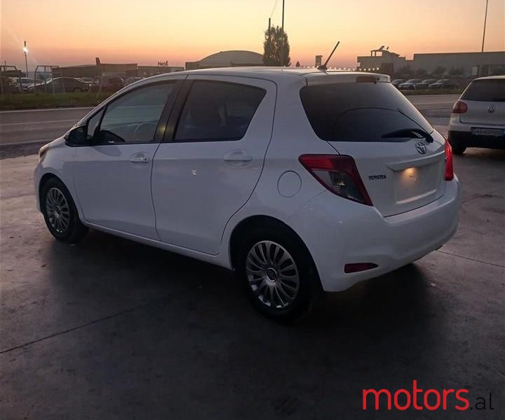 2014' Toyota Yaris photo #5