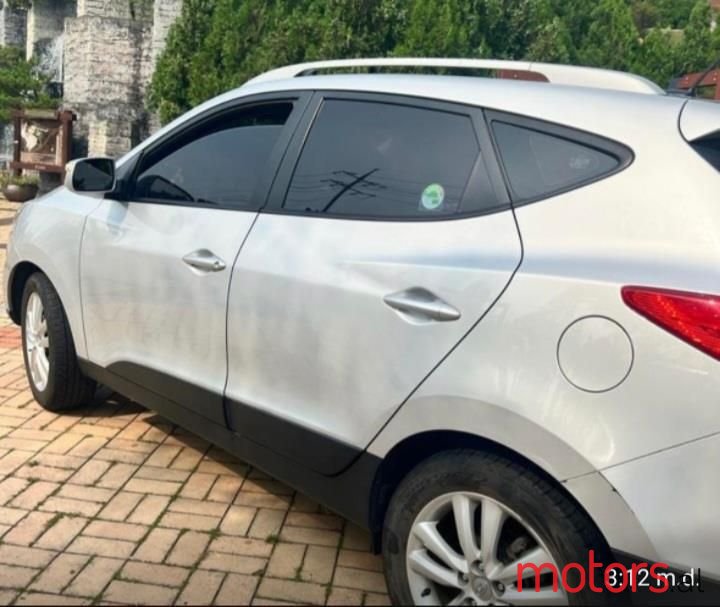 2010' Hyundai Tucson photo #2