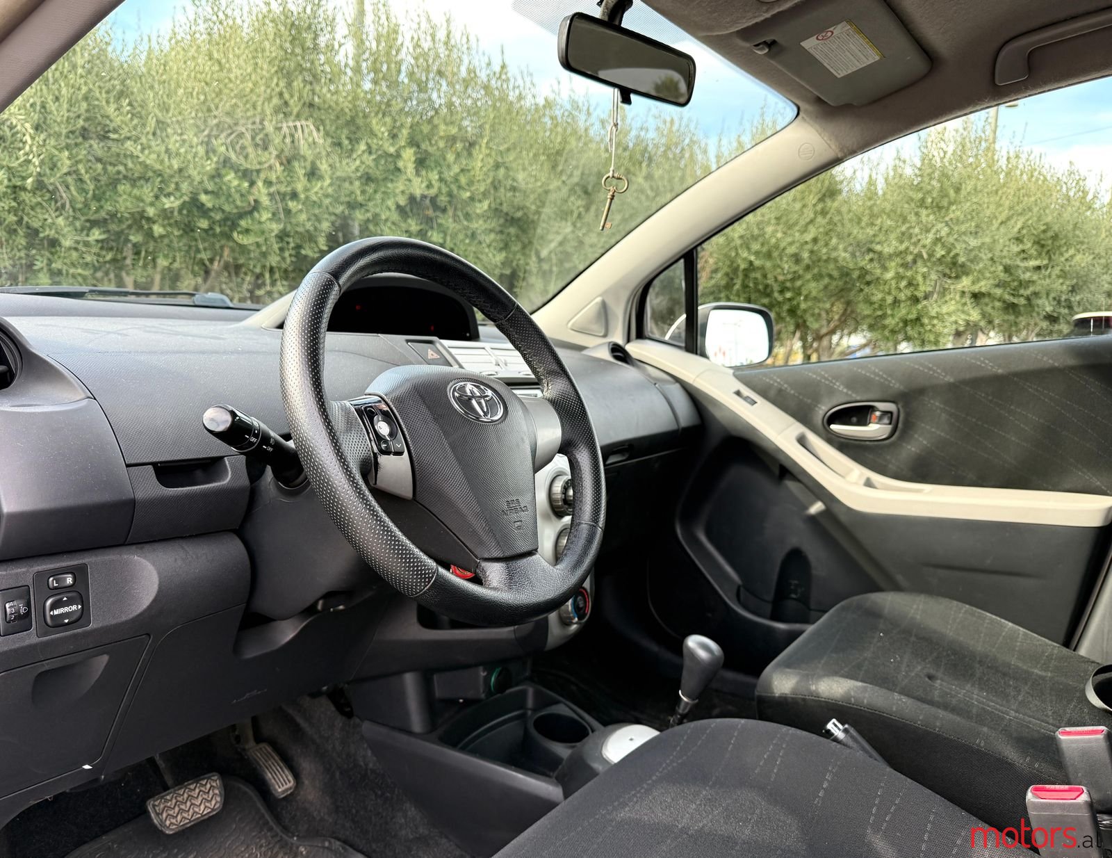 2009' Toyota Yaris photo #4