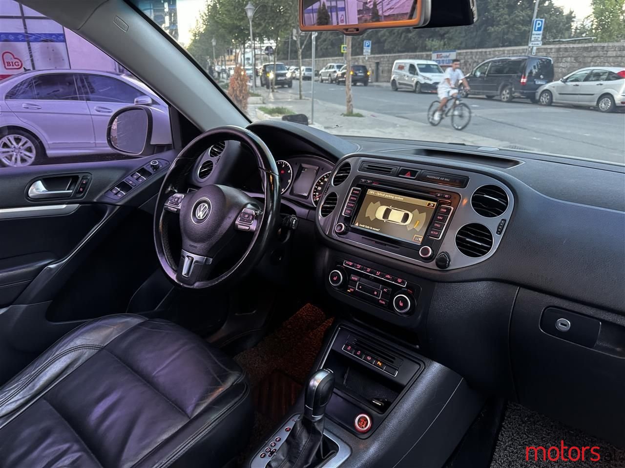 2012' Volkswagen Tiguan photo #2