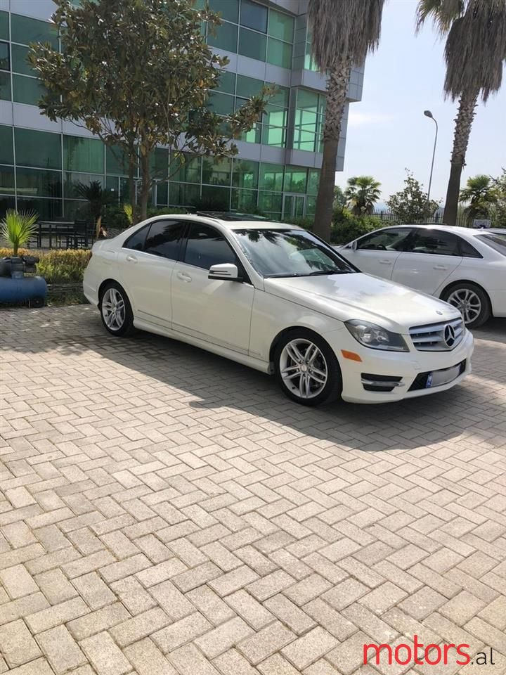 2012' Mercedes-Benz C 300 photo #5