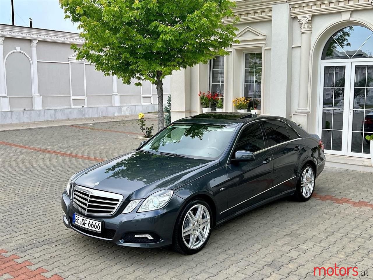 2009' Mercedes-Benz E 350 photo #1