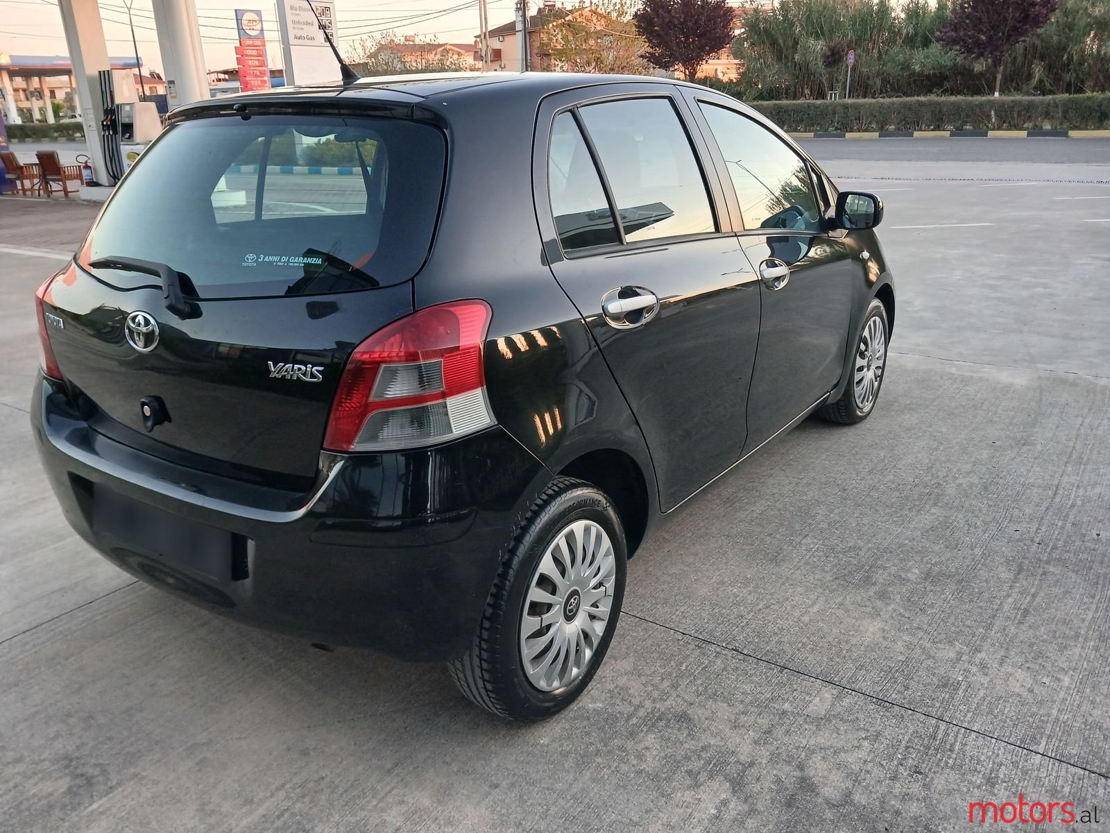 2011' Toyota Yaris photo #4