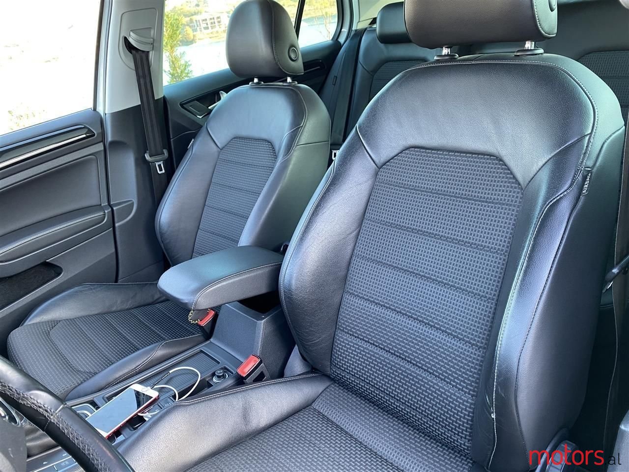 2016' Volkswagen Golf photo #3