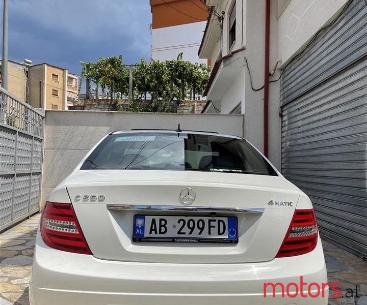 2012' Mercedes-Benz C 250 photo #3