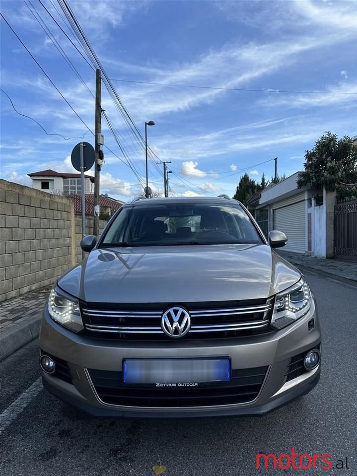 2012' Volkswagen Tiguan photo #3