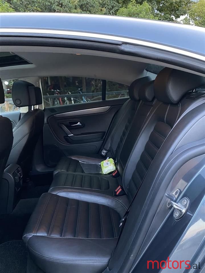 2013' Volkswagen Passat photo #5