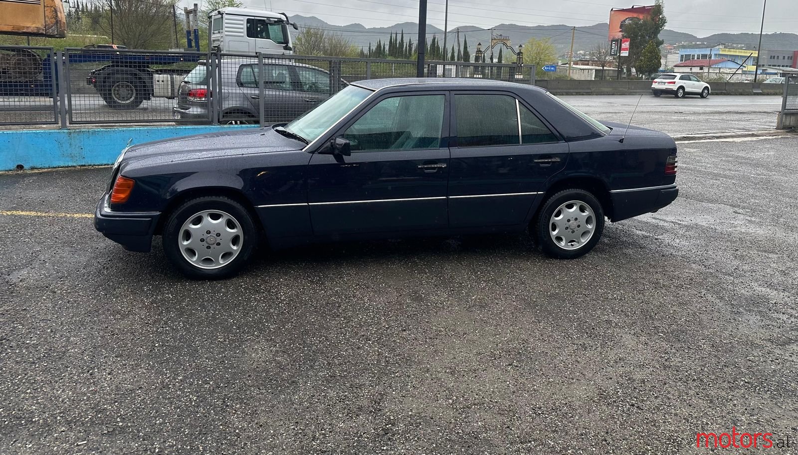 1993' Mercedes-Benz E 250 photo #1