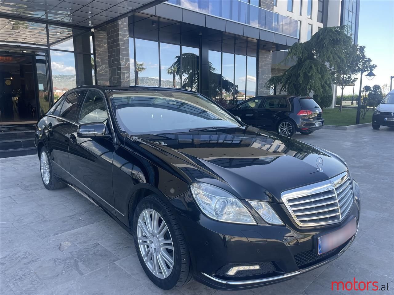 2011' Mercedes-Benz 300 photo #4