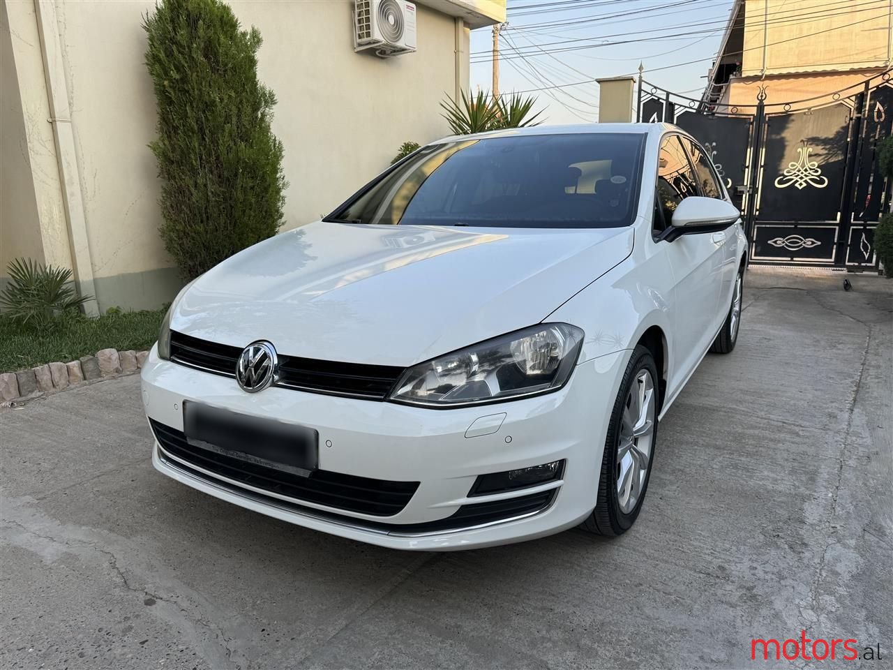 2013' Volkswagen Golf photo #1