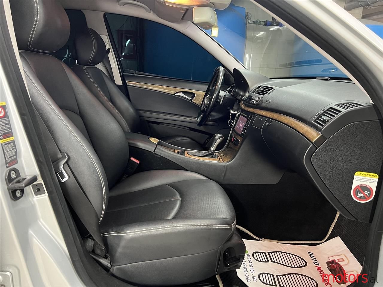 2009' Mercedes-Benz E 320 photo #3