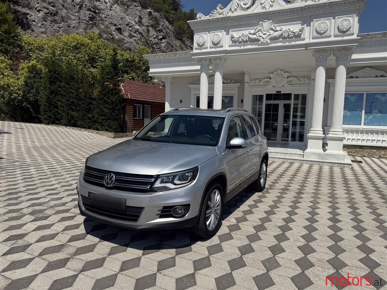 2012' Volkswagen Tiguan photo #2