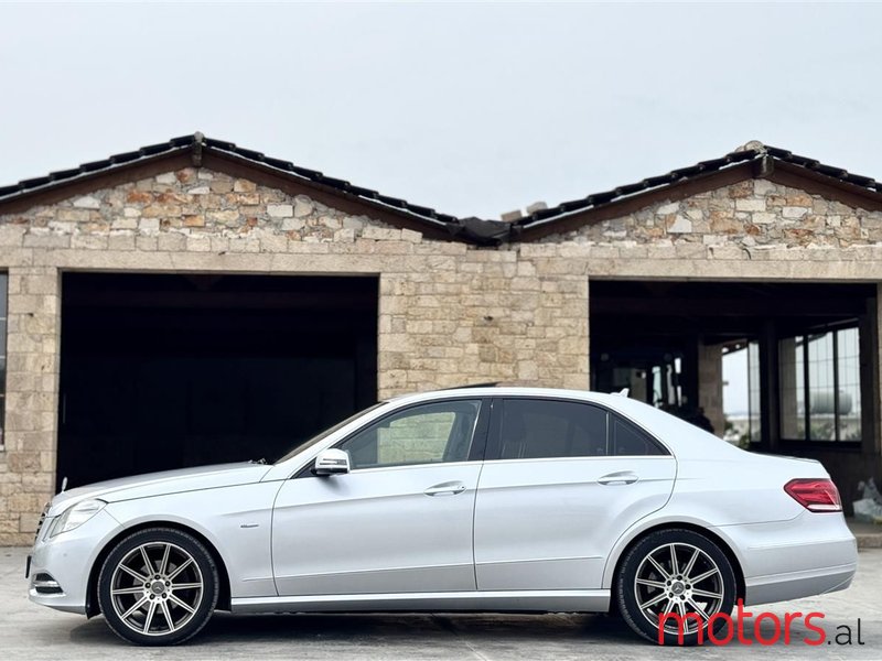 2012' Mercedes-Benz E 220 photo #5