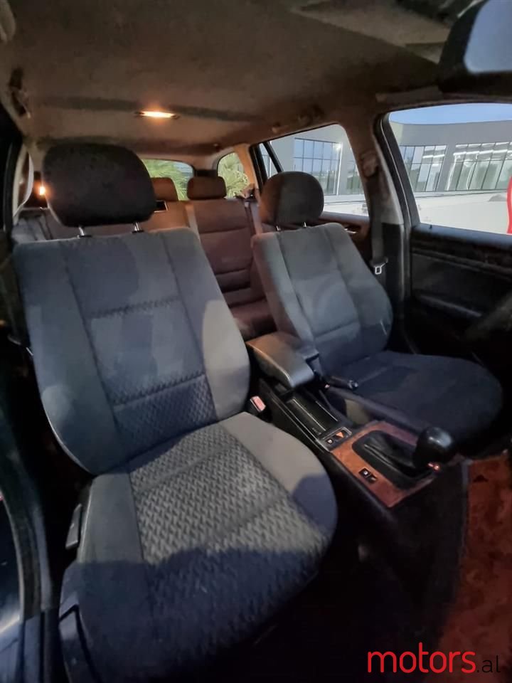 2001' BMW 320 photo #5