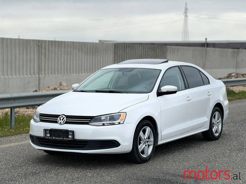 2012' Volkswagen Jetta photo #2