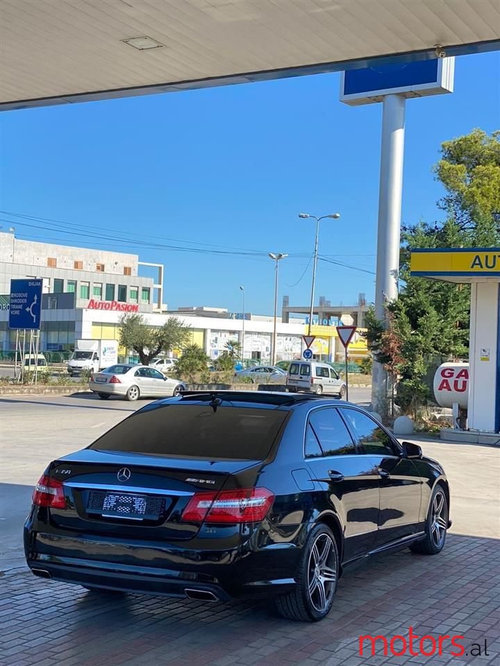 2011' Mercedes-Benz E 350 photo #6