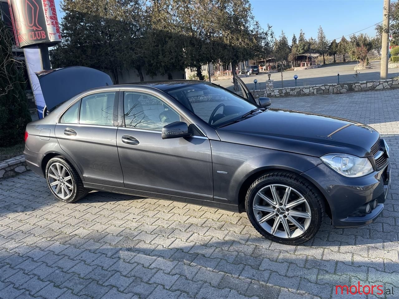 2011' Mercedes-Benz C 220 photo #1