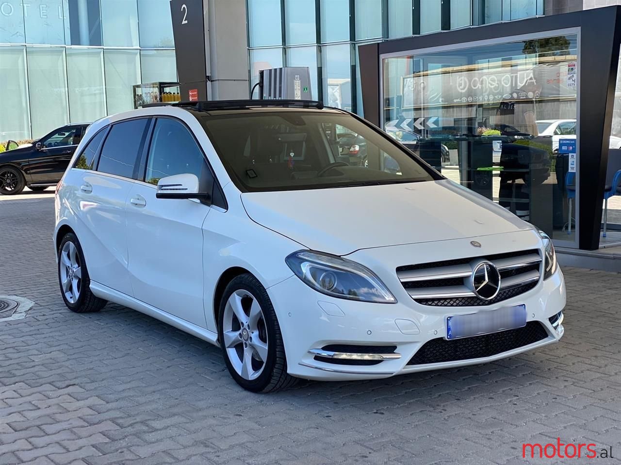 2015' Mercedes-Benz B 200 photo #1