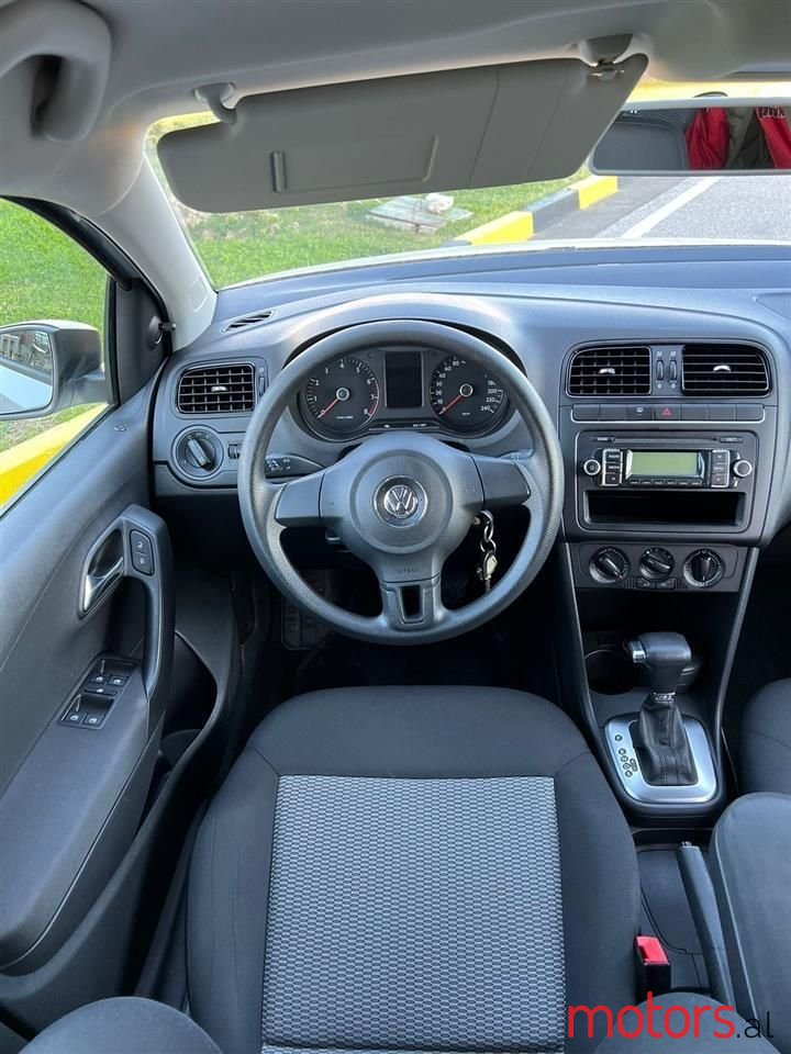 2009' Volkswagen Polo photo #3