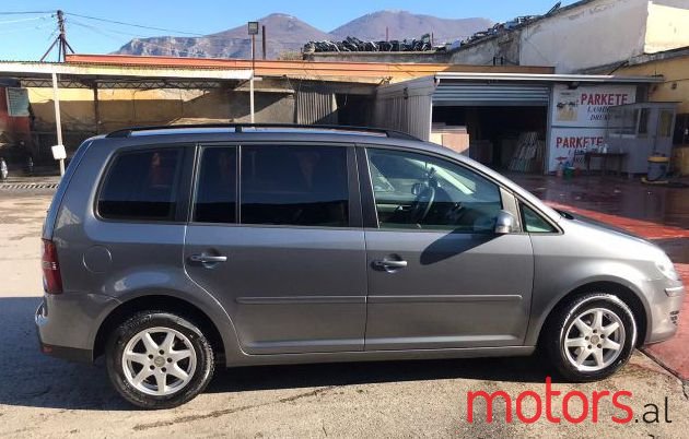 2007' Volkswagen Touran photo #1