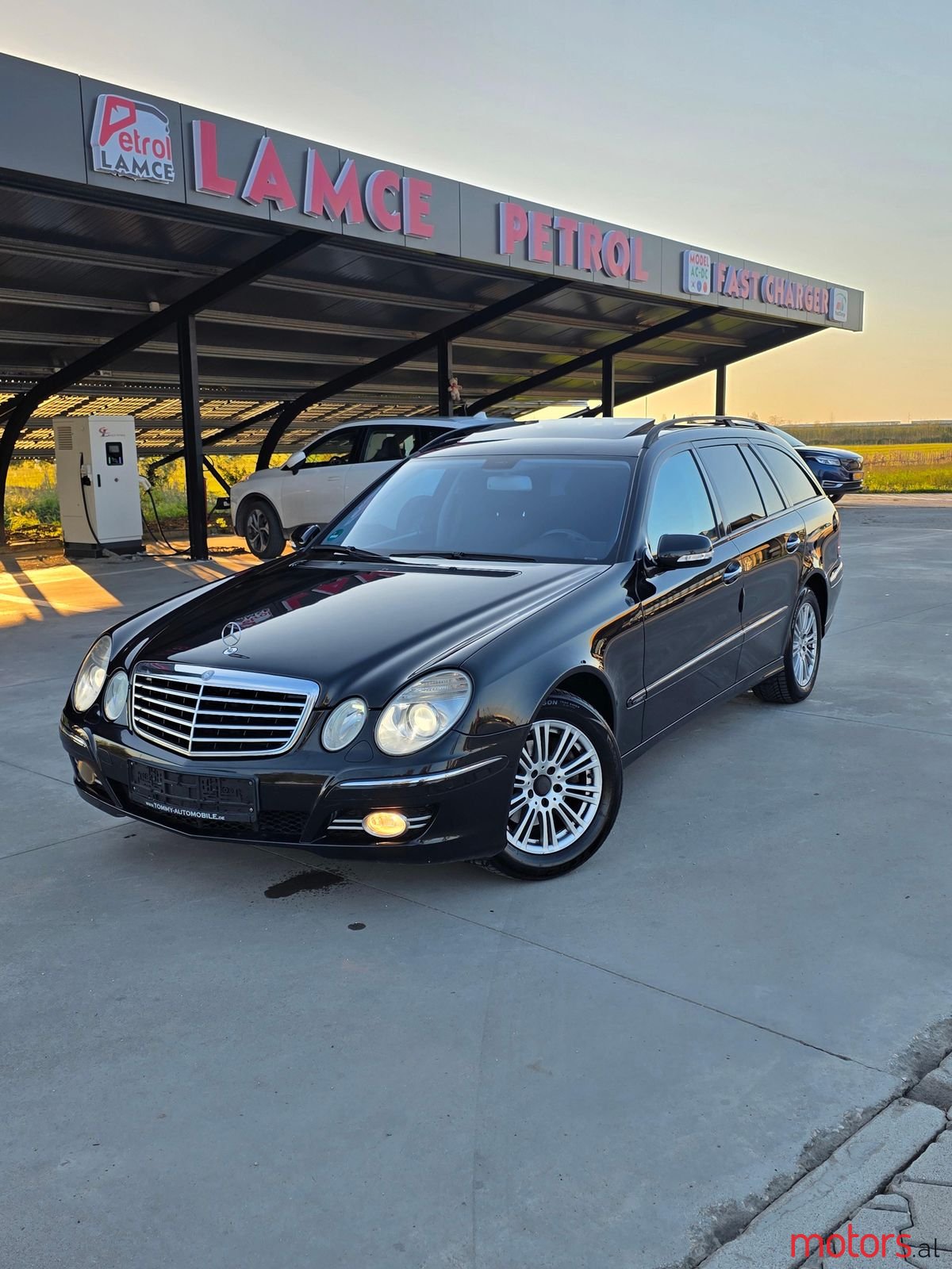 2008' Mercedes-Benz E 200 photo #1