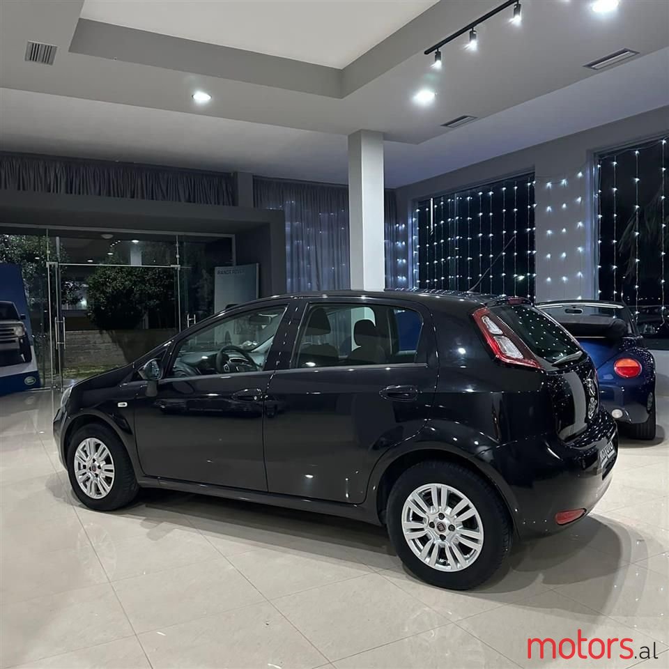 2013' Fiat Punto Evo photo #5