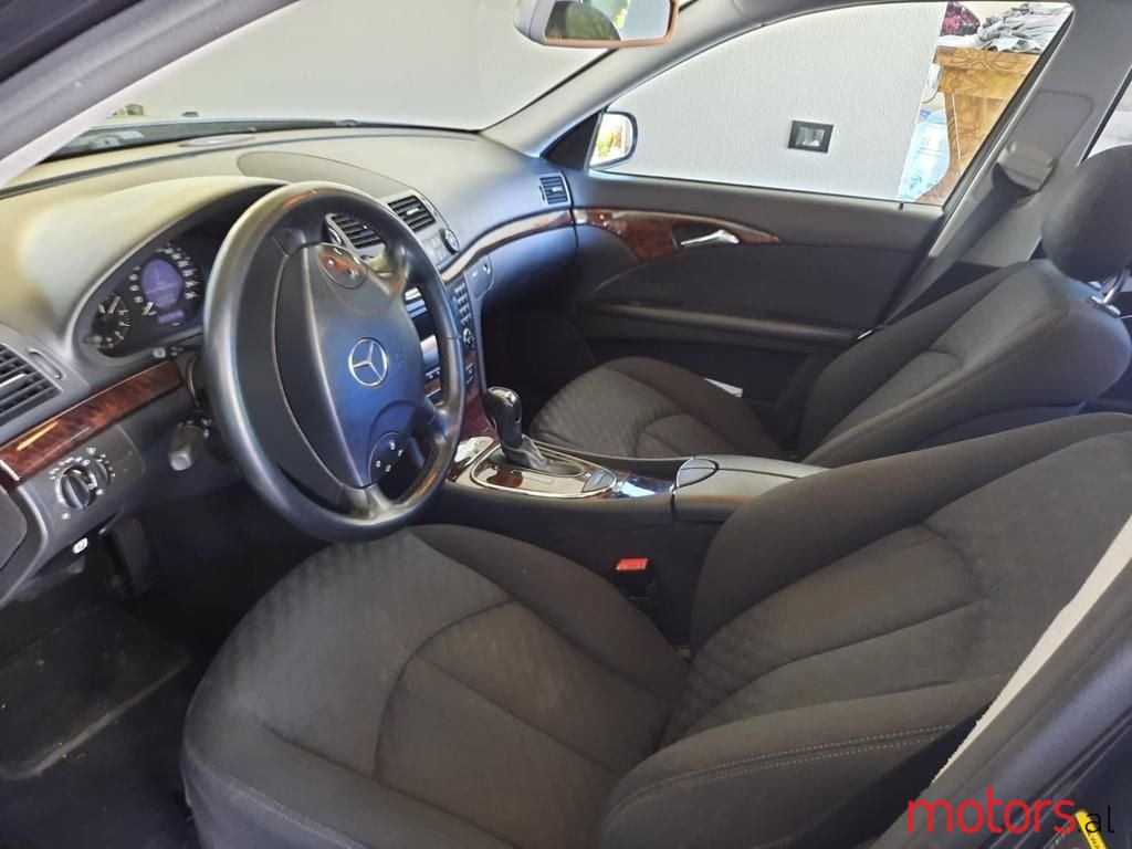 2006' Mercedes-Benz E 220 photo #3