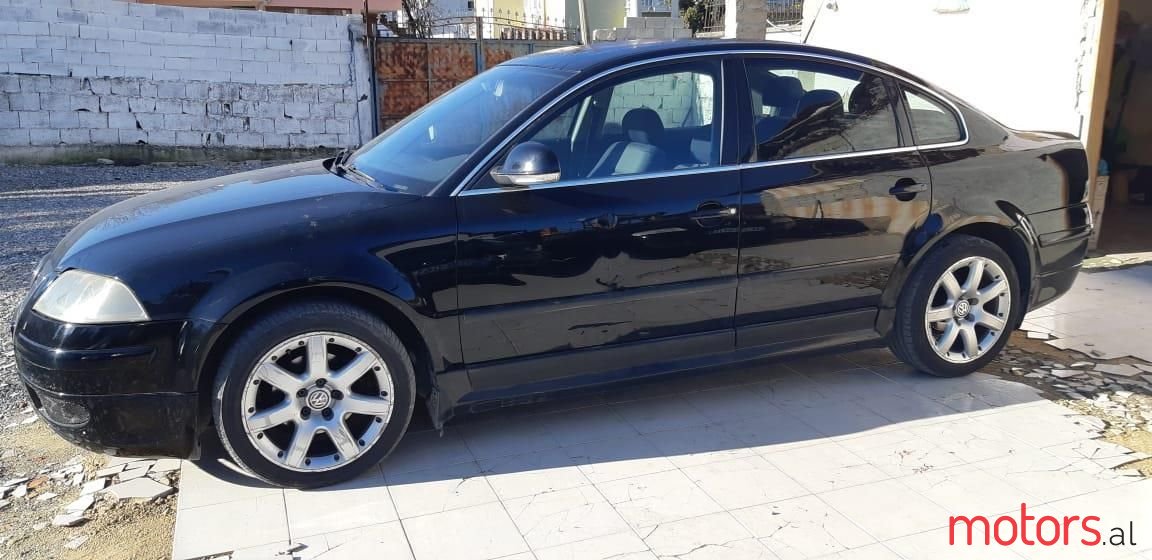 2004' Volkswagen Passat photo #1