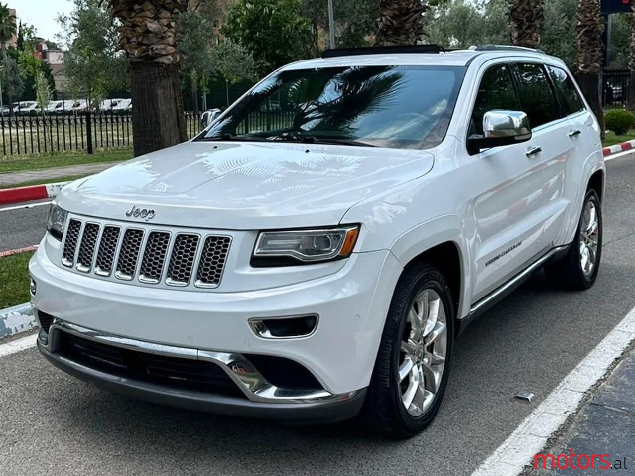2015' Jeep Grand Cherokee photo #4