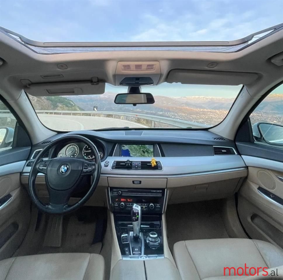 2012' BMW 530 photo #4