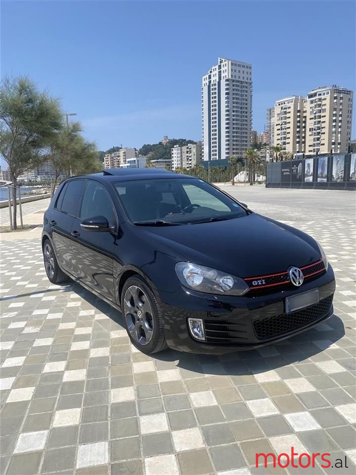 2011' Volkswagen Golf photo #4