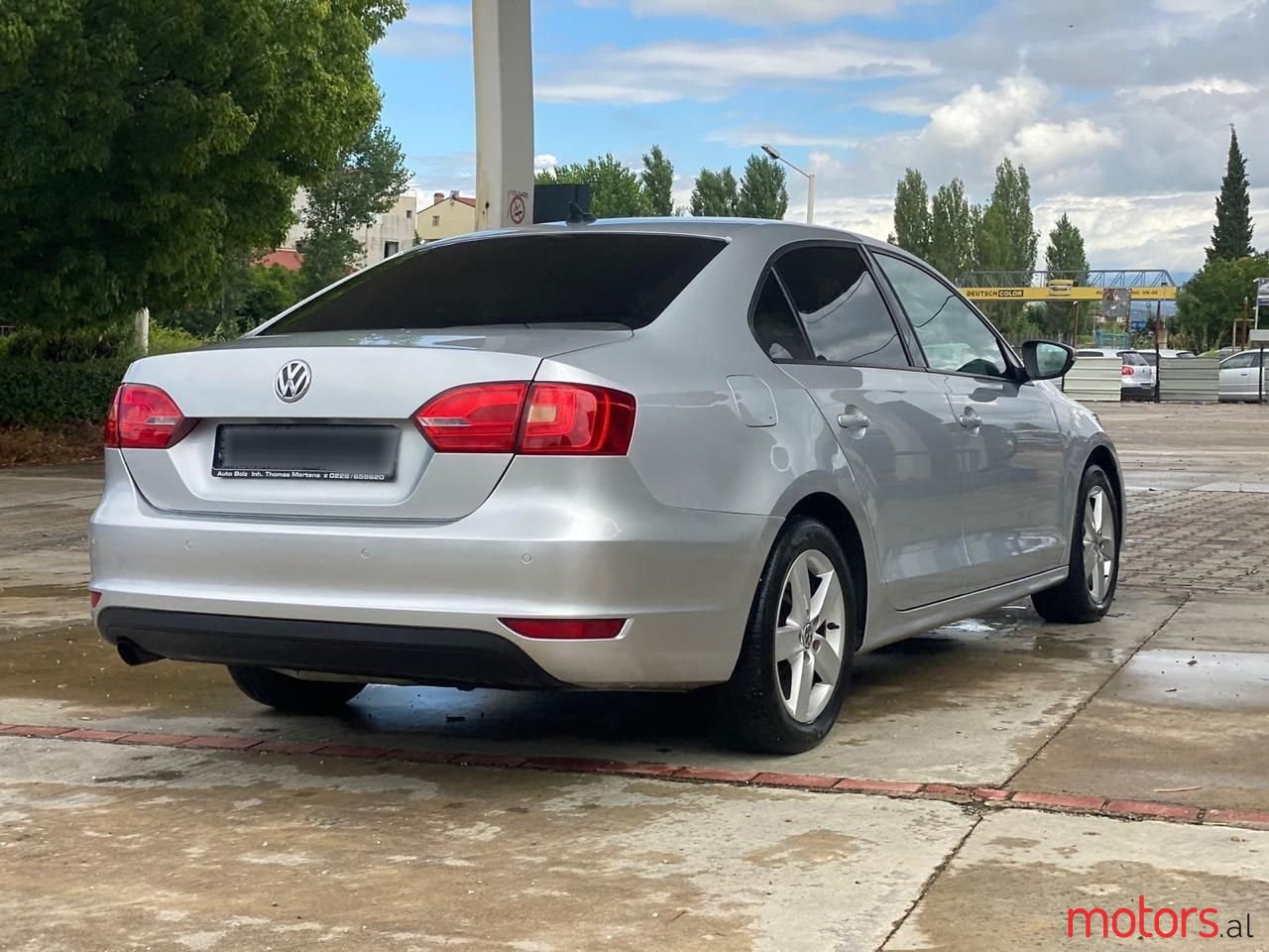 2011' Volkswagen Golf photo #2