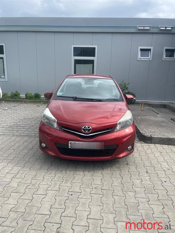 2012' Toyota Yaris photo #1