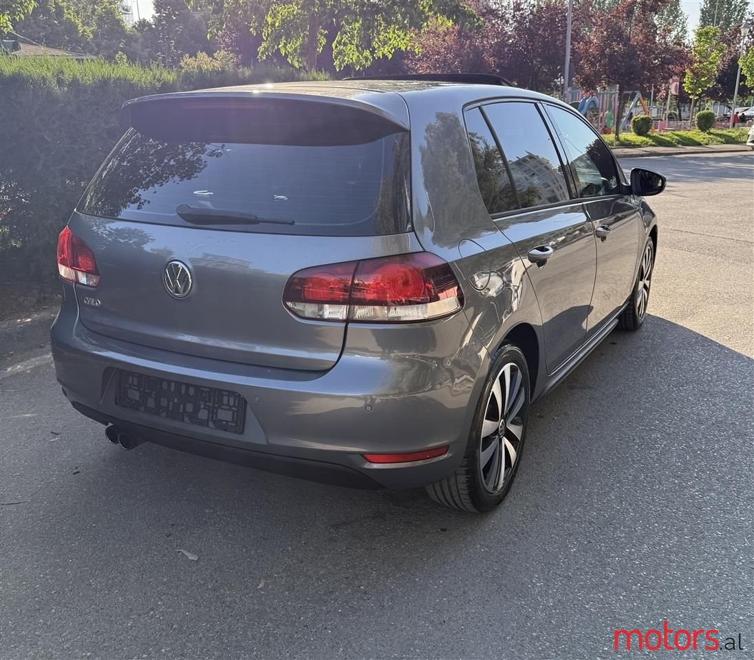 2011' Volkswagen Golf photo #6