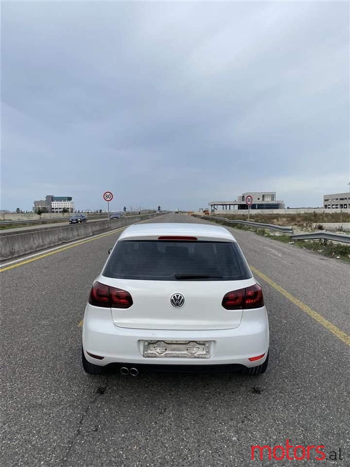 2010' Volkswagen Golf photo #6