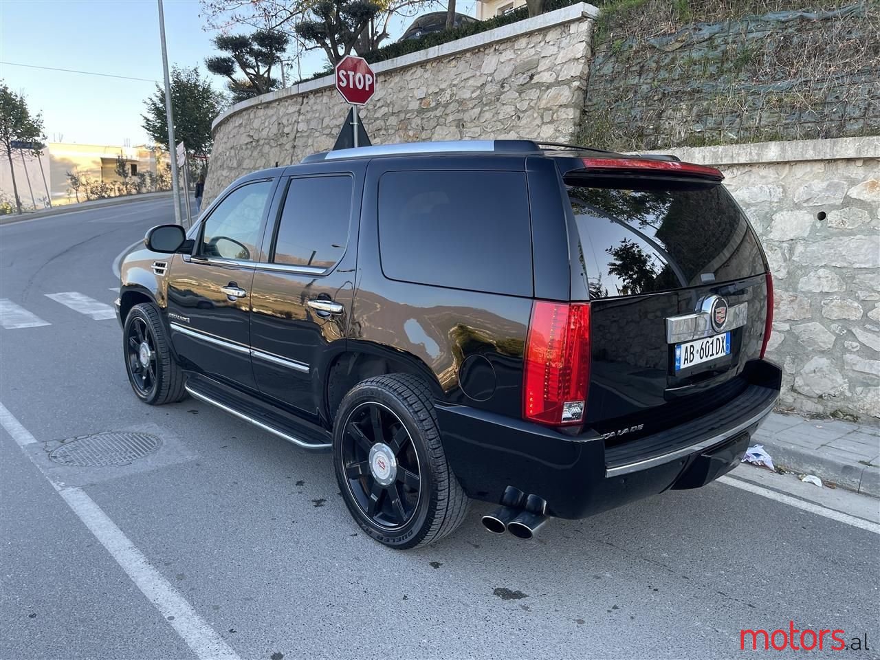 2008' Cadillac Escalade photo #4