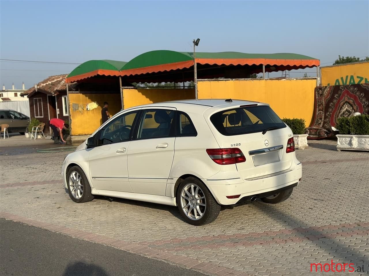 2011' Mercedes-Benz B 200 photo #2