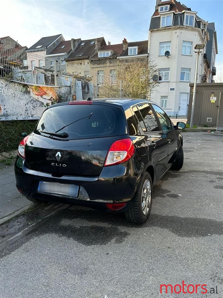 2011' Renault Clio photo #6