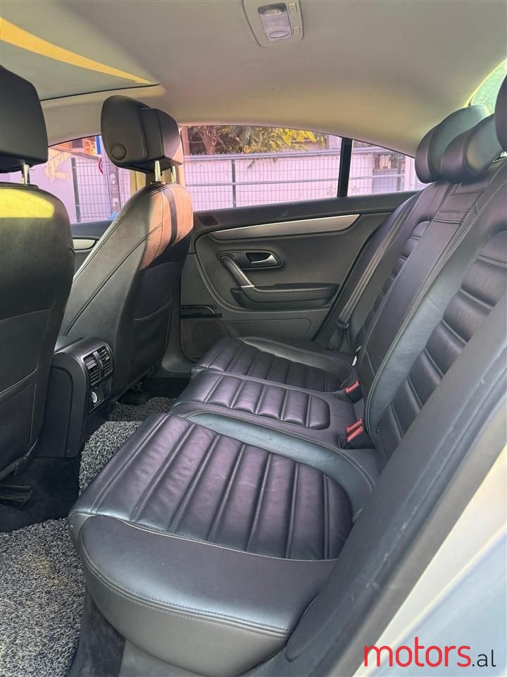 2014' Volkswagen Passat photo #5