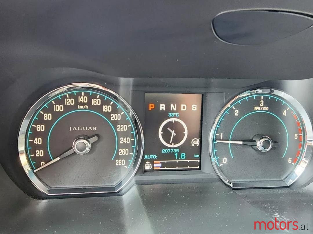 2012' Jaguar XF photo #5