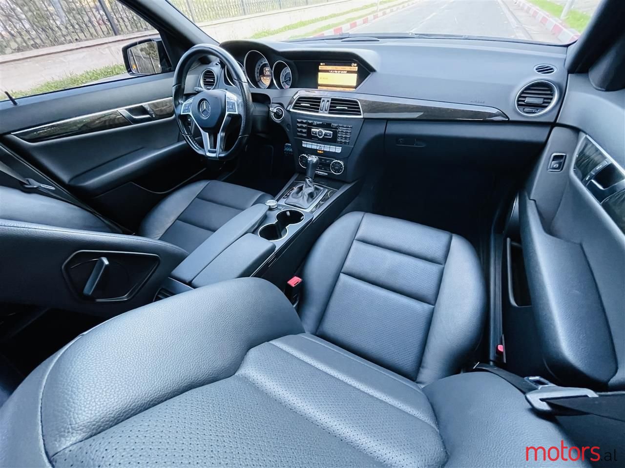 2012' Mercedes-Benz C 300 photo #5