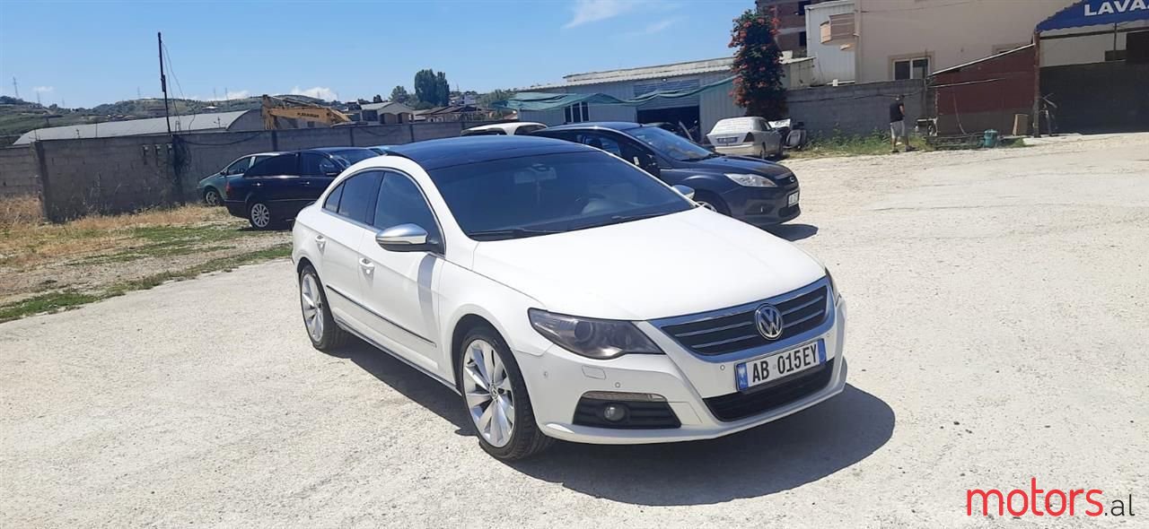 2011' Volkswagen Passat photo #5