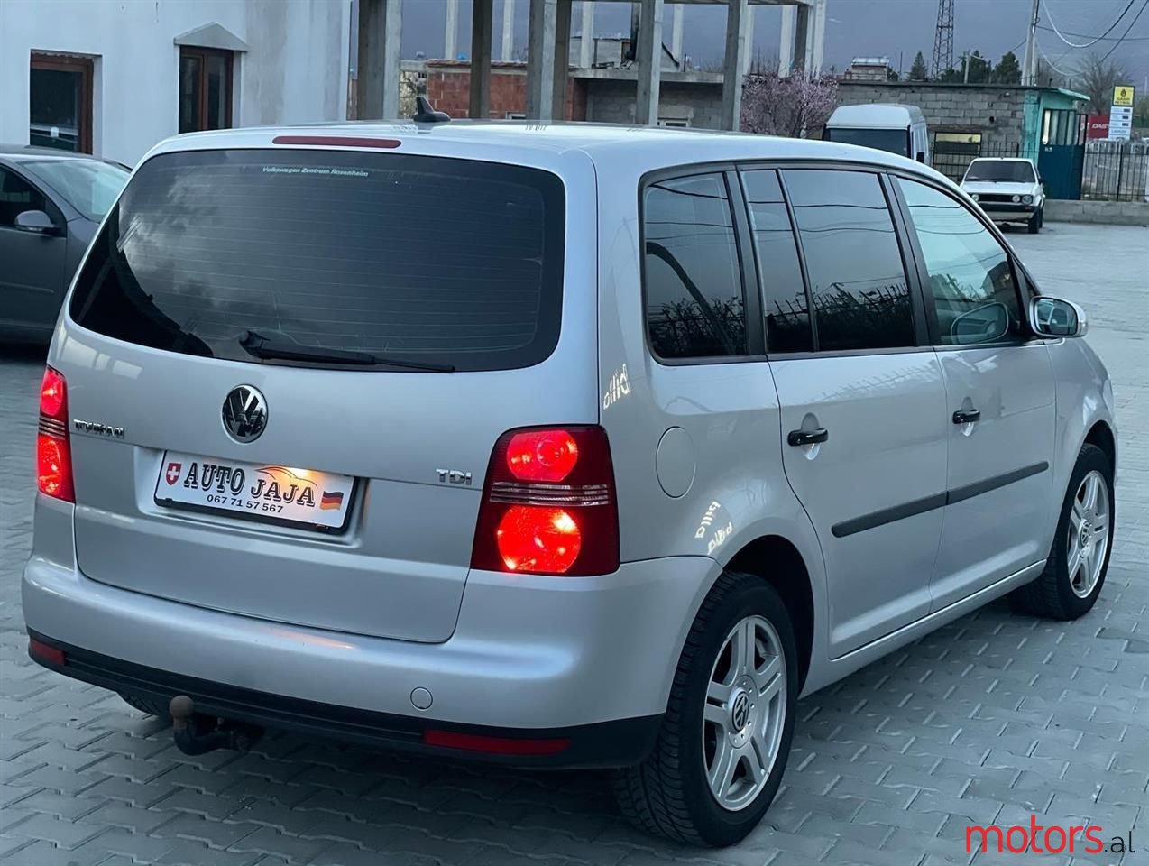 2008' Volkswagen Touran photo #3