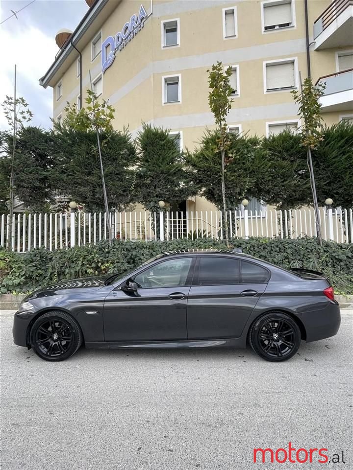 2011' BMW 520 photo #2