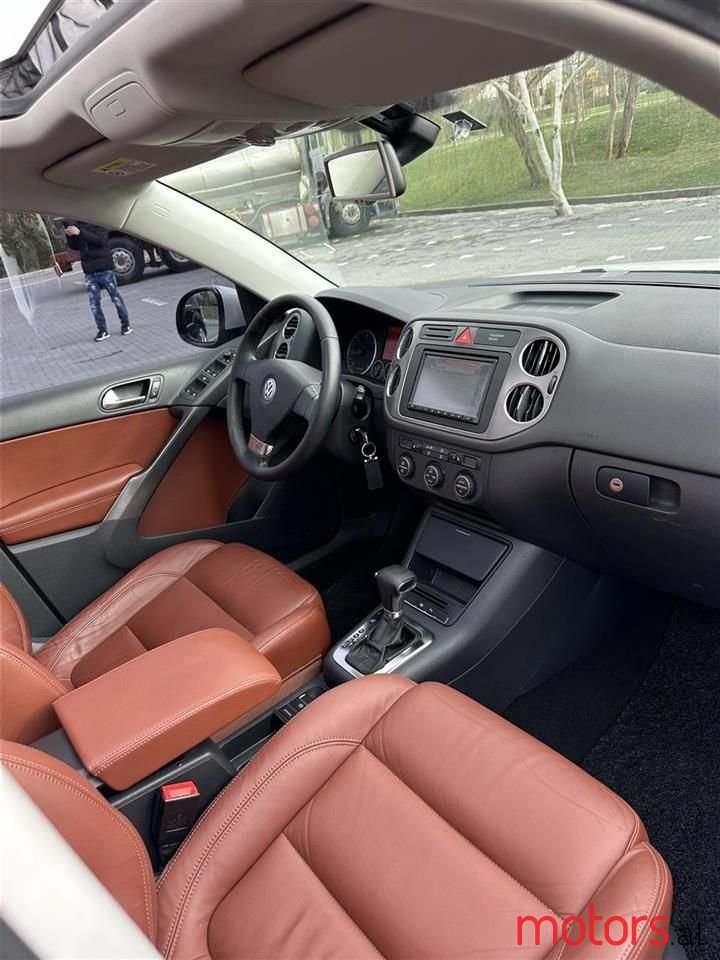 2009' Volkswagen Tiguan photo #5